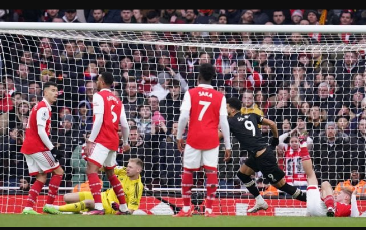 Premier League : Arsenal revient de loin contre Bournemouth, Chelsea retrouve la victoire, Tottenham chute à Wolverhampton