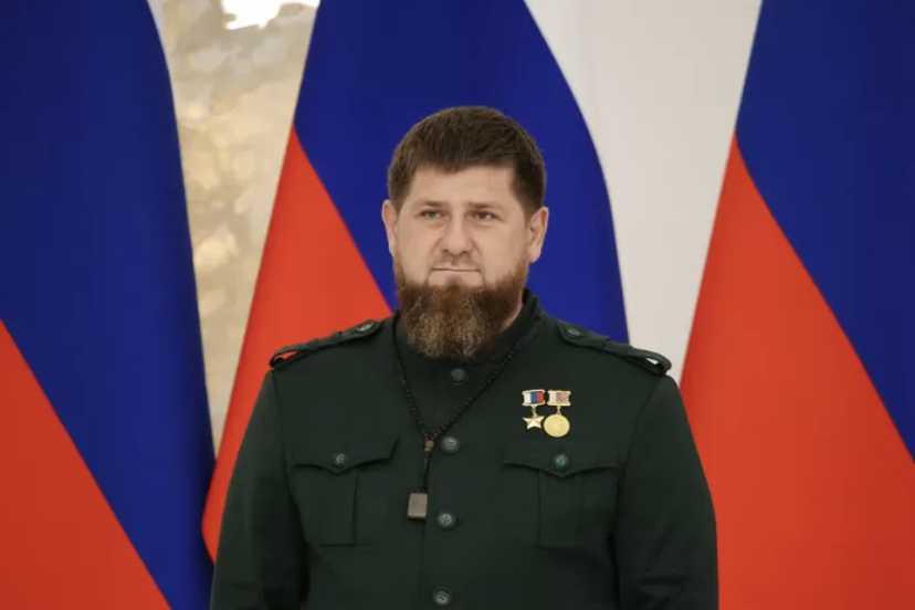 Le leader tchétchène et “limier de Poutine”, Ramzan Kadyrov, serait “gravement malade” après un empoisonnement présumé