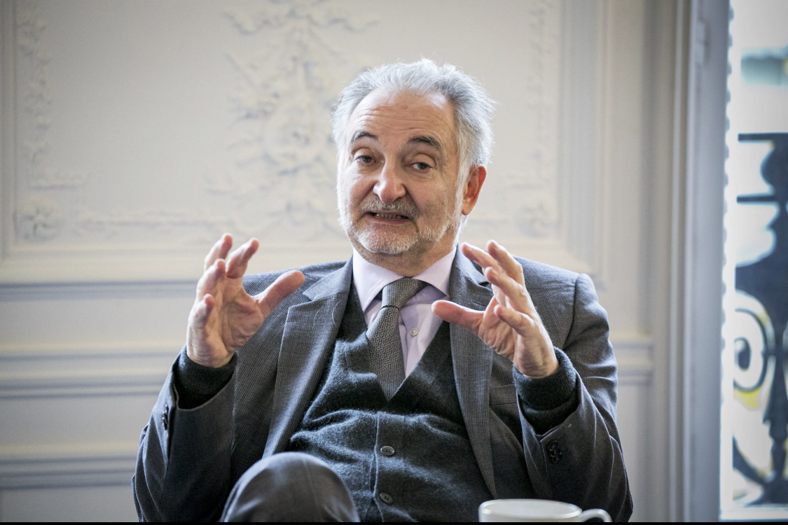 Jacques Attali prédit le pire en août 2023: « Une immense crise financière menace »