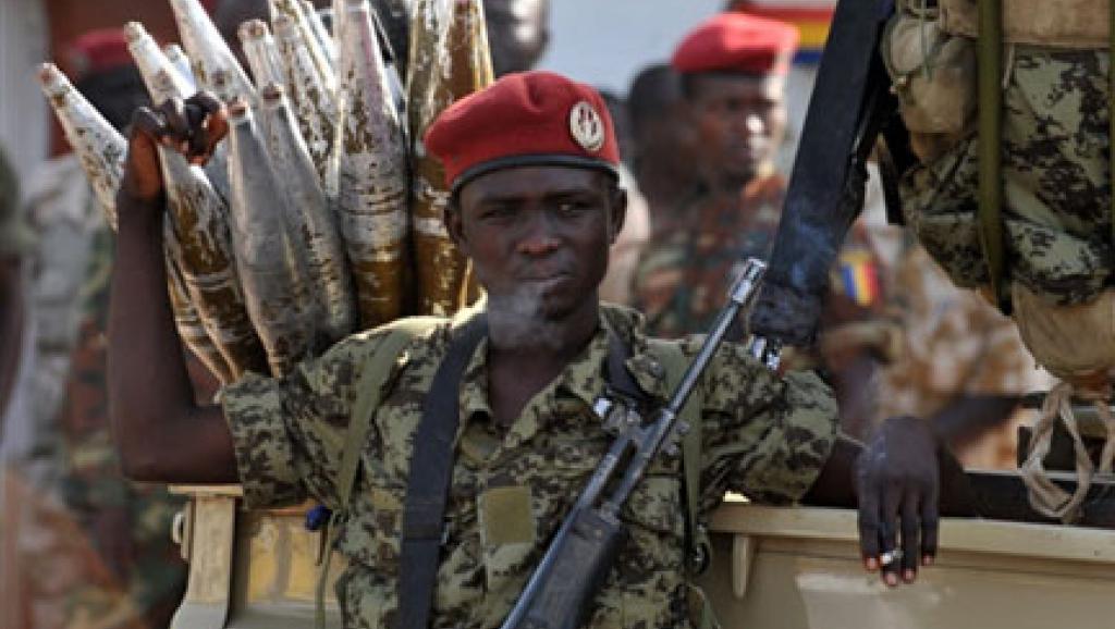 Un soldat de l'armée régulière tchadienne à Ndjamena. AFP