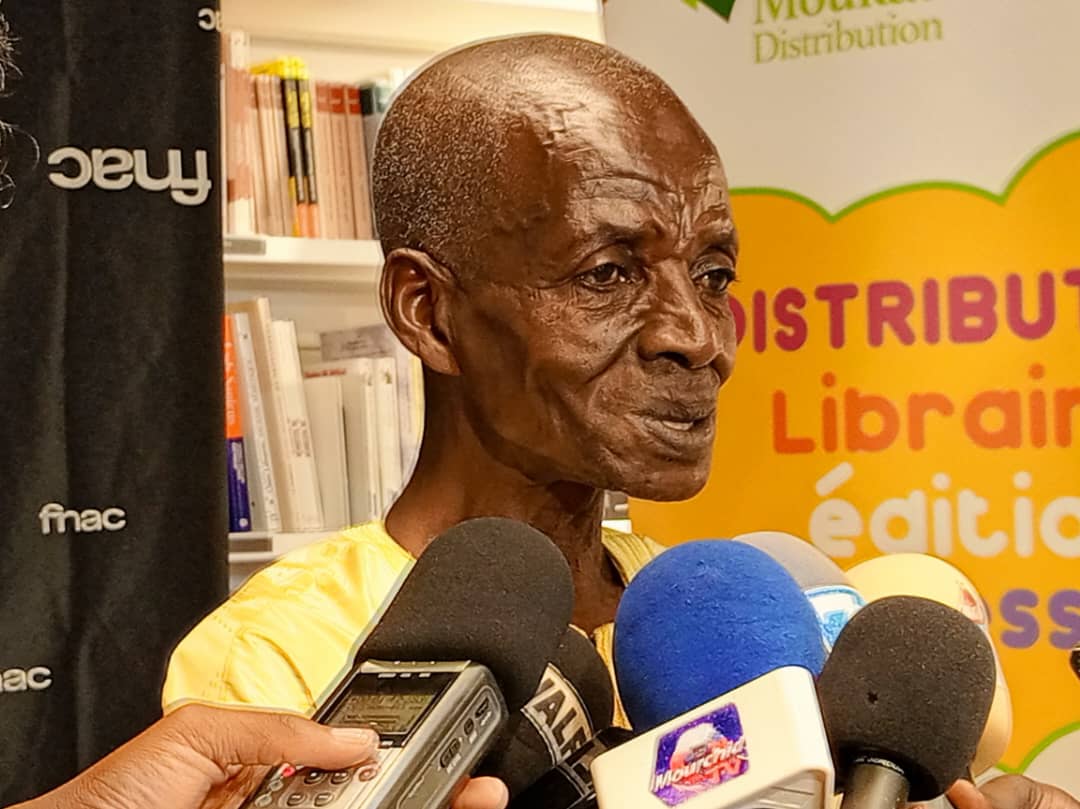 Mamadou Sy Albert à la cérémonie de dédicace de son livre: « le problème ce n’est pas Macky Sall, c’est le système »