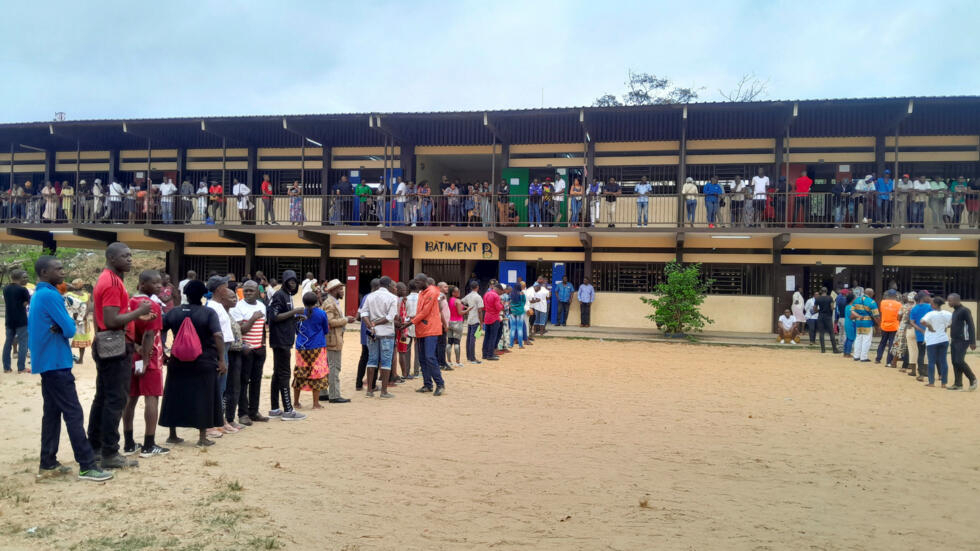 Élections au Gabon: le démarrage du vote perturbé par de nombreux retards dans la capitale