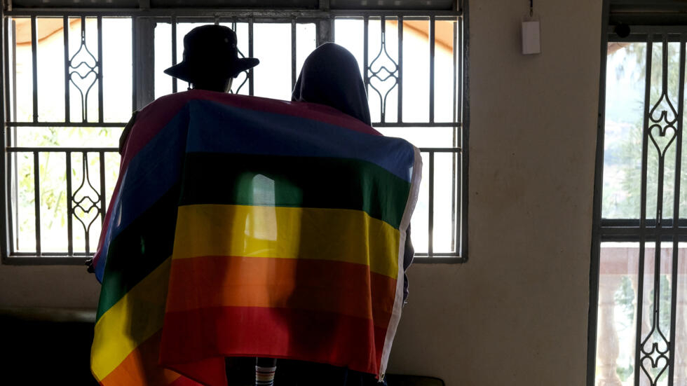 Ouganda: un homme de 20 ans inculpé pour «homosexualité aggravée» encourt la peine de mort