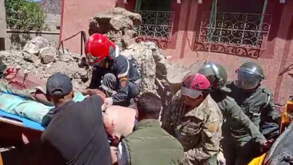 Séisme au Maroc: les secours s'activent, dans un contexte difficile