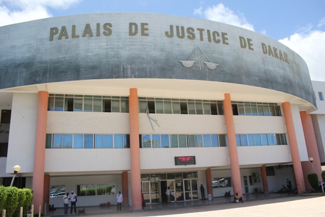 Live devant la prison de Rebeuss: Diop Taif et Vito Der Mister fixés sur leur sort ce mercredi