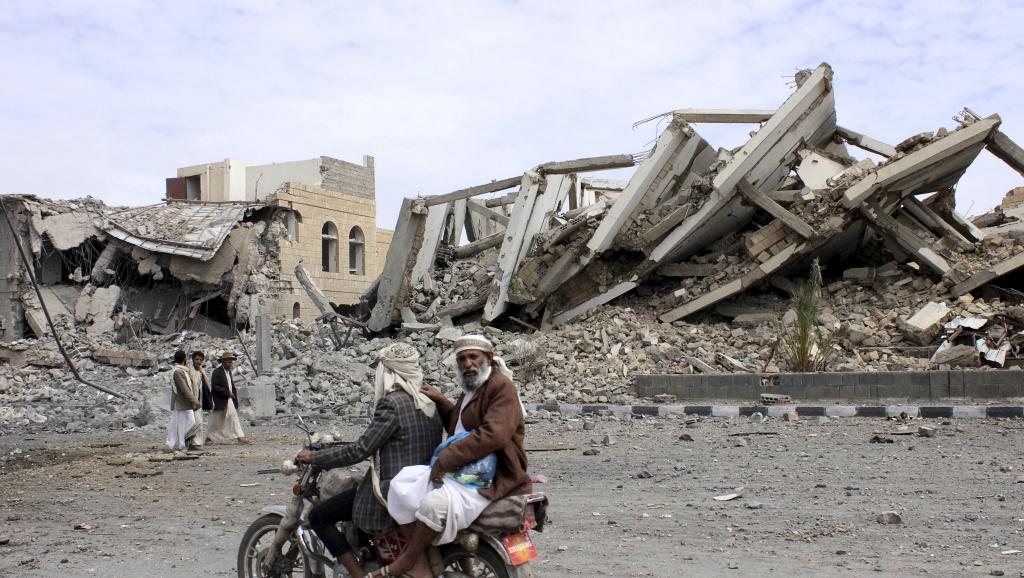 Au Yémen, les bombardements frappent l'aéroport de Sanaa