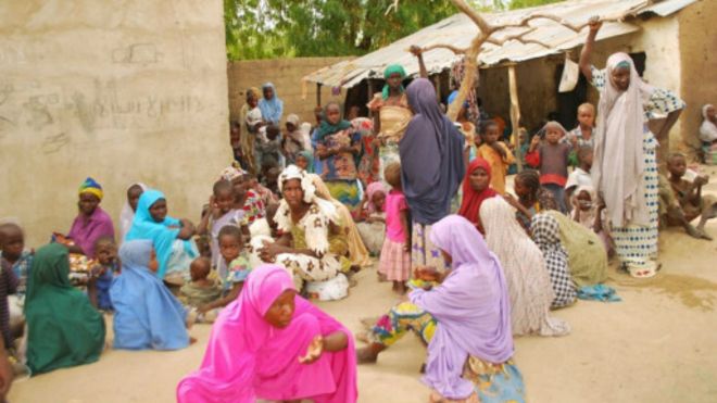 Ces femmes auraient été libérées fin avril 2015 des mains de Boko Haram, selon l'armée nigériane, qui a diffusé la photo