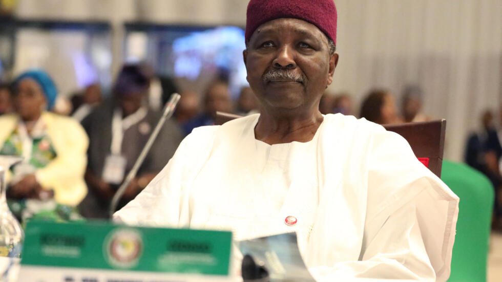 L'ex-président nigérian Yakubu Gowon, dernier père fondateur vivant de la Cédéao, appelle à la sauver