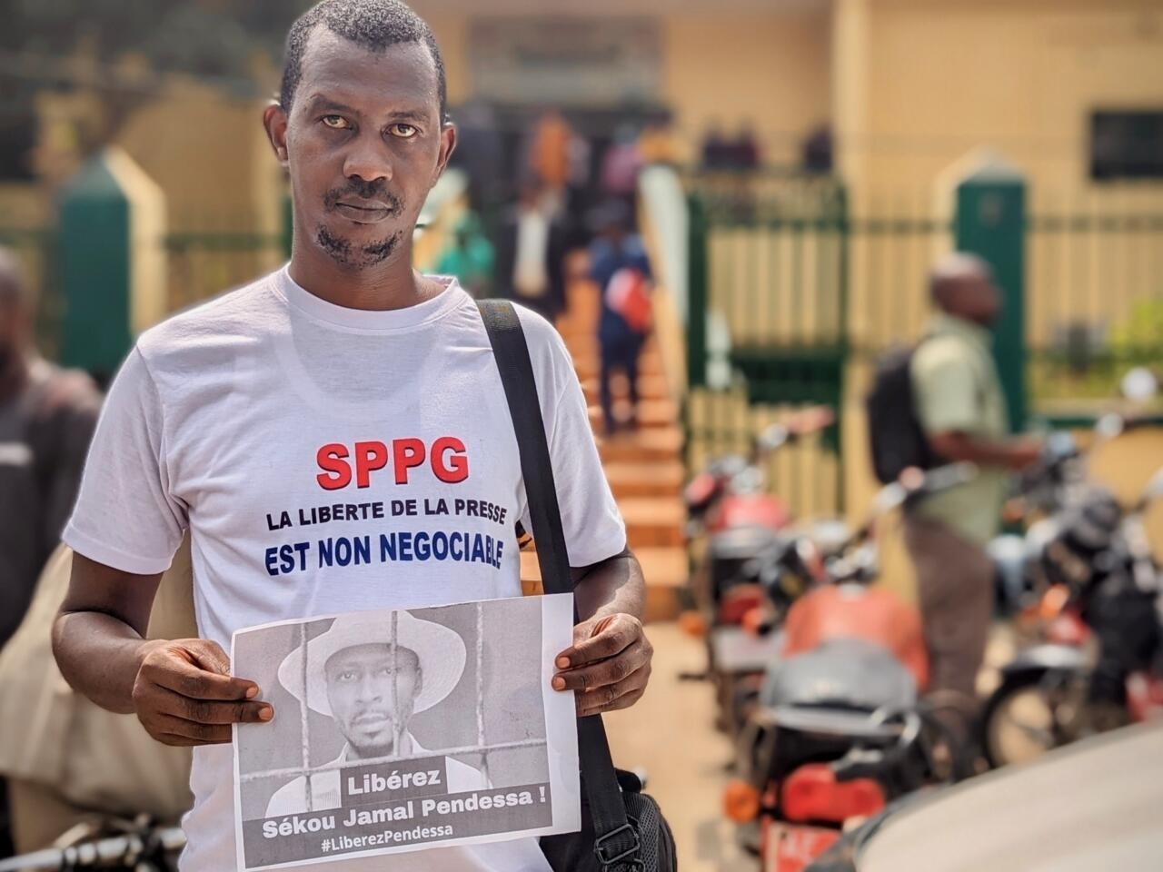 Guinée: le journaliste Sékou Jamal Pendessa libéré, les syndicats suspendent la grève