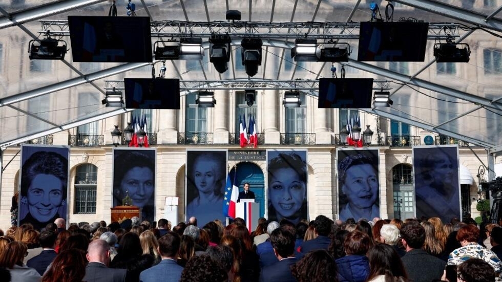 IVG en France: place Vendôme, une cérémonie pour célébrer le texte constitutionnel