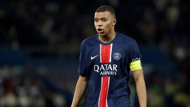 PSG : sifflets, tifo, hommage, défaite… la dernière soirée étrange de Kylian Mbappé au Parc