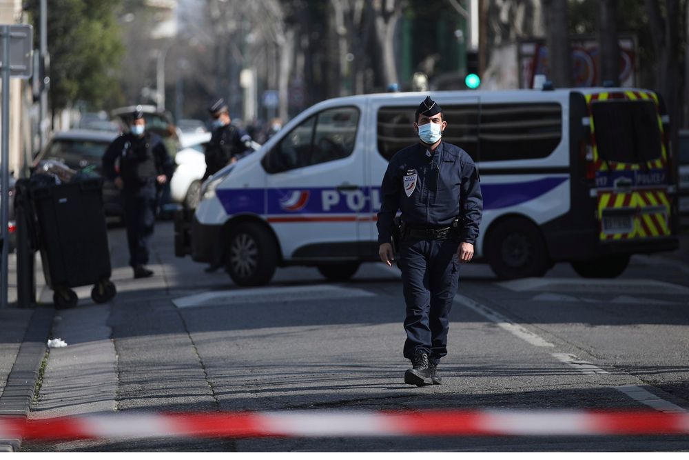 France: un homme armé tentant de mettre le feu à une synagogue à Rouen tué par la police
