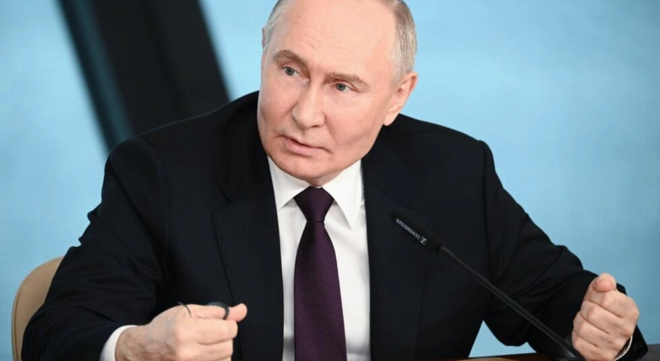 Vladimir Poutine menace de livrer des armes à des pays tiers pour frapper les intérêts occidentaux