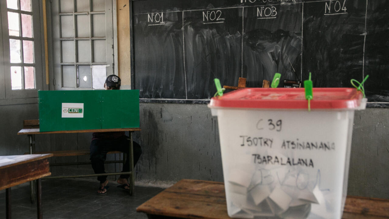 Législatives à Madagascar: la publication des résultats provisoires reportée à mardi