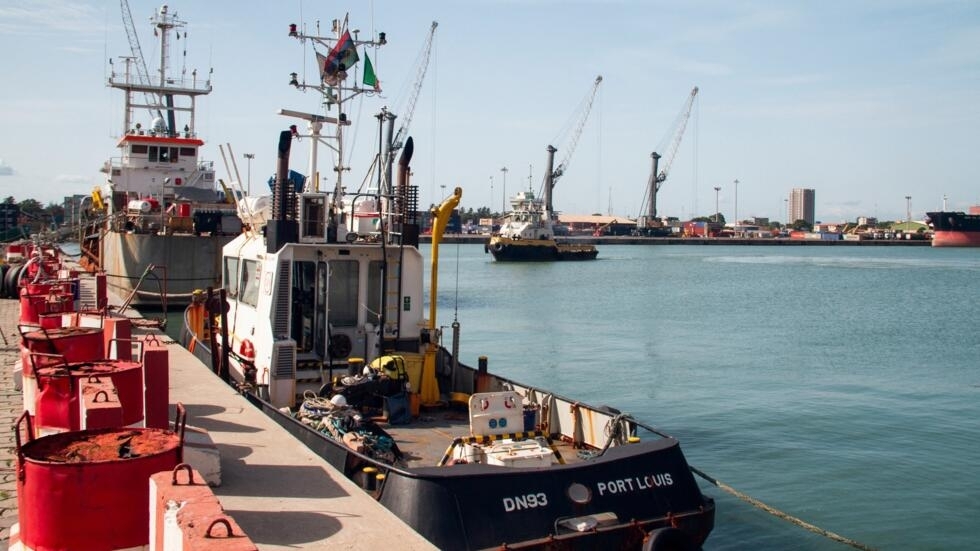 Bénin: risque de marée noire après l'échouage d'un navire suspect à Cotonou