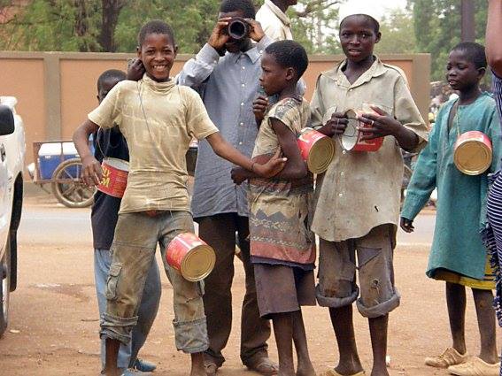 Mendicité des enfants étrangers au Sénégal : des organisations de droits humains dénoncent "l'inaction des autorités compétentes"