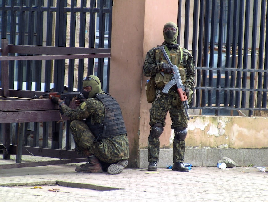 Sénégal : un membre des Forces spéciales guinéennes arrêté à Dakar par Interpol