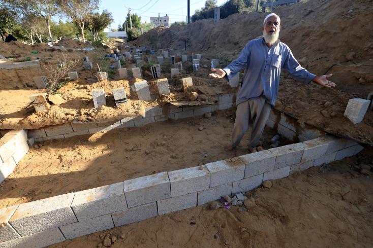 A Gaza, cimetières remplis, tombes superposées et fossoyeurs surmenés