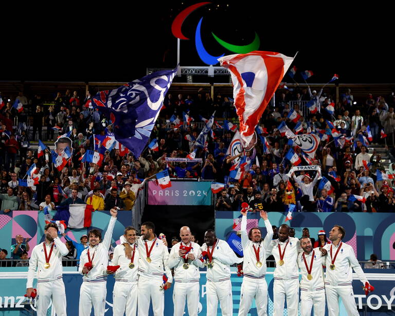 Jeux paralympiques 2024 : l’équipe de France de cécifoot décroche la première médaille d’or de son histoire