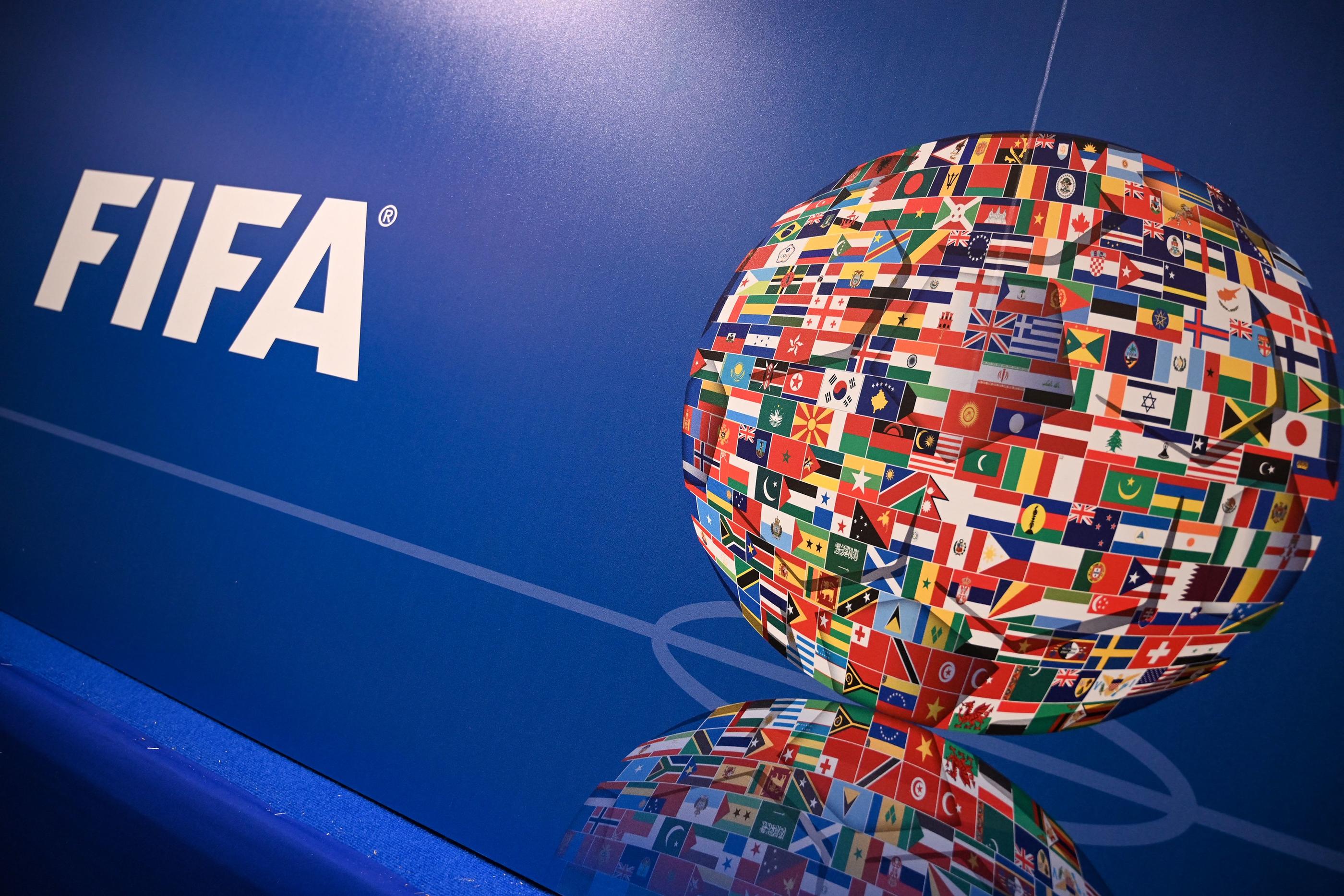 Foot : la FIFA prévoit une nouvelle période de mercato