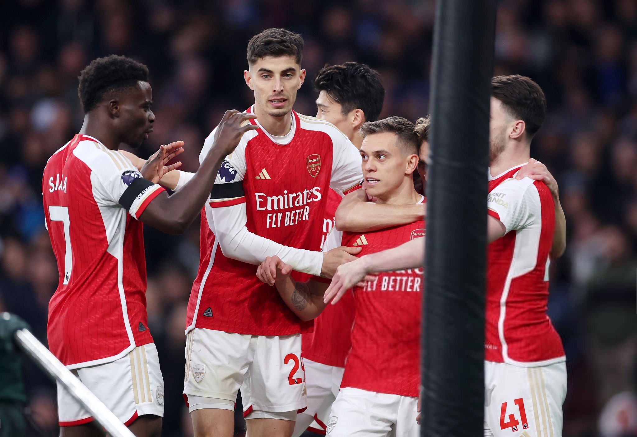 Premier League : Arsenal et Manchester City s’imposent dans la douleur, victoire folle de Brentford contre les Wolves