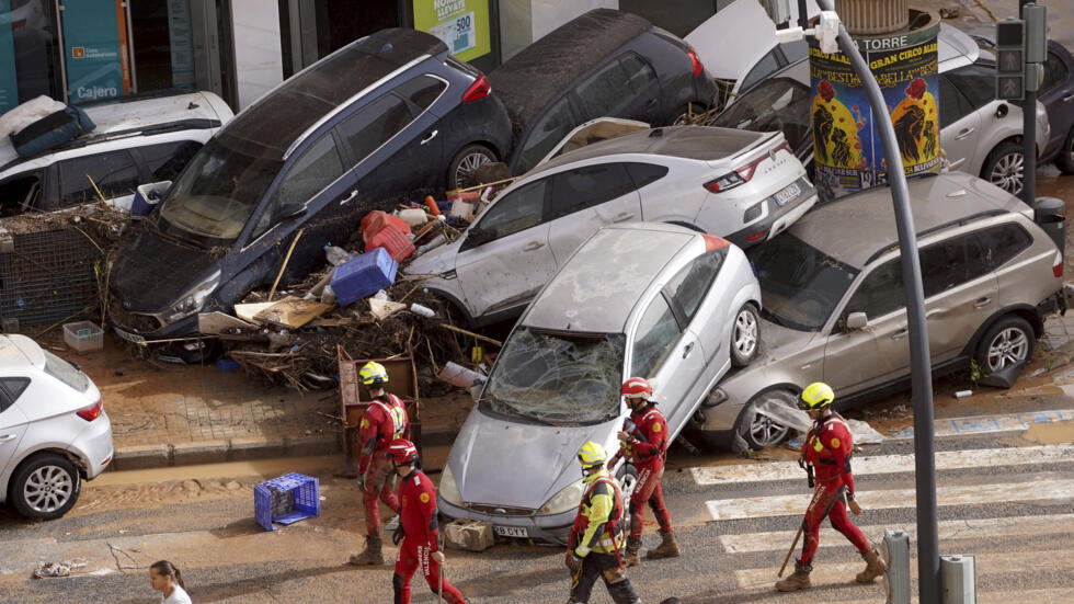 Inondations catastrophiques à Valence: l'Espagne entame un deuil national de trois jours