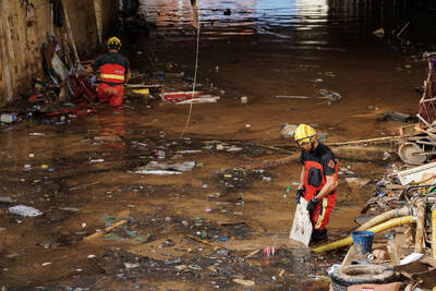 Inondations en Espagne : l’armée encore à la recherche de survivants, un bilan d’au moins 217 morts