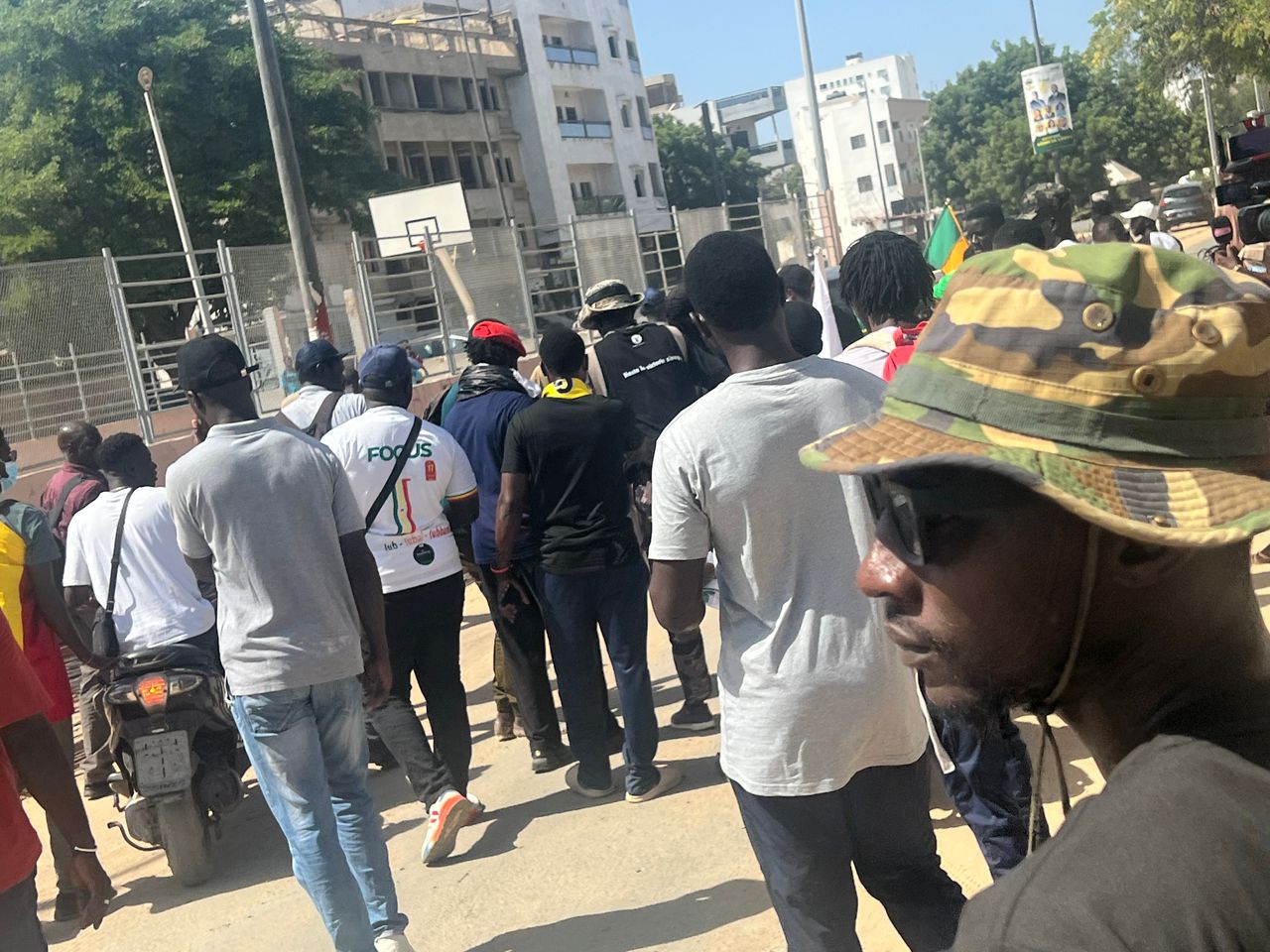 Baobab: Des militants et sympathisants de Sonko assiègent le quartier de Barthélémy Dias