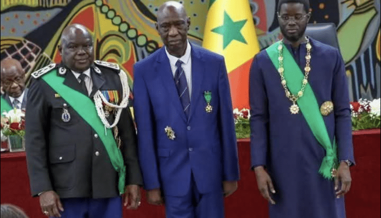 Colonel Abdoul Aziz Ndaw réagit après son élévation au rang de Grand Officier dans l’ordre du Mérite