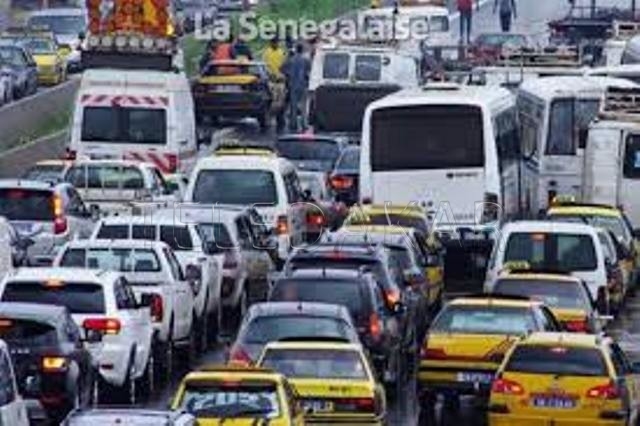 Autoroute de l’Avenir : alerte embouteillage dans le sens Dakar-AIBD 