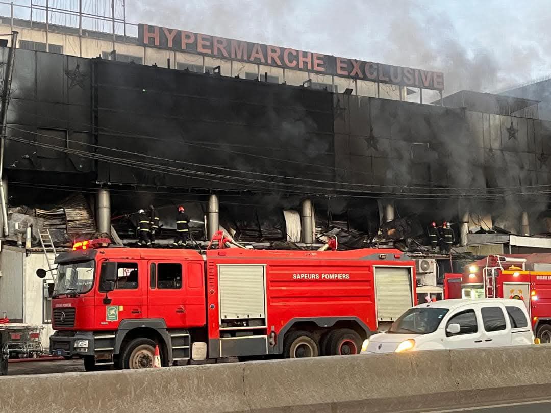 Incendie à l'hypermarché Exclusive : le rez-de-chaussée et la zone de stockage des produits ont été préservés (pompiers)