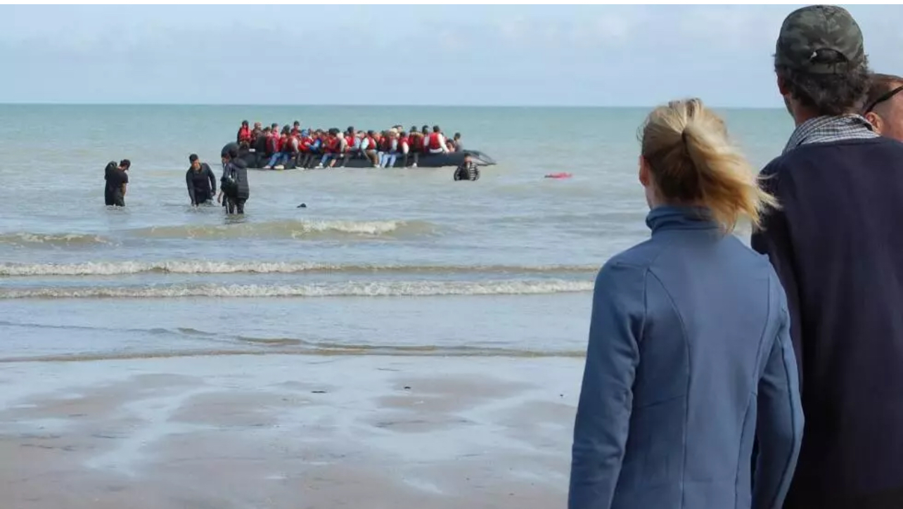 Royaume-Uni: forte hausse des arrivées clandestines de migrants par la Manche en 2024