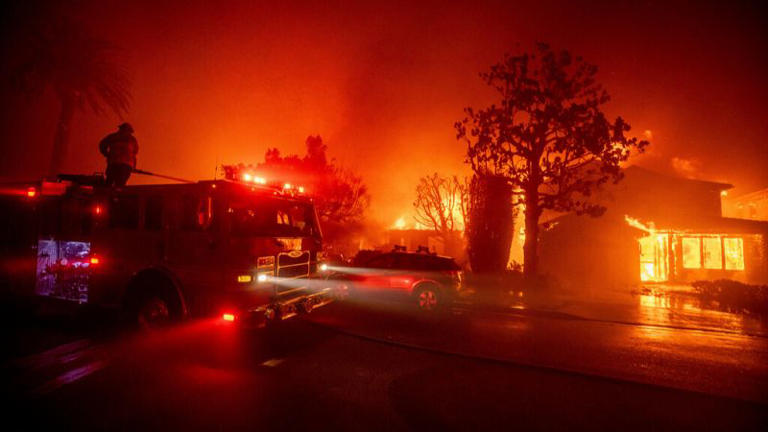 Los Angeles : deux morts dans un violent incendie, des milliers d’évacuations