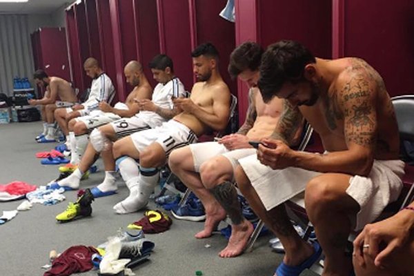 Insolite - Messi, Lavezzi, Agüero... tous accros aux Technologies: La photo qui fait polémique