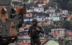 Brésil: vaste opération contre des bandes armées dans les favelas de Rio