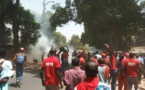 Ca ne se calme pas à Ziguinchor : les étudiants brûlent un bus du rectorat et...