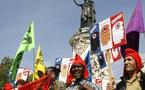 A Paris des milliers de manifestants dénoncent la politique «xénophobe» du gouvernement