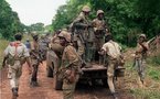 Un camion de l'armée saute sur une mine: des soldats grièvement blessés