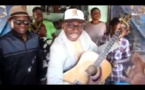 Vidéo insolite - Quand le ministre des Affaires étrangères Sidiki Kaba fait campagne avec sa guitare