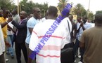 VIDEOS Bamba Dièye s'enchaine, députés et gorilles du PDS insultent et menacent ses proches et Barthélemy Dias devant la police