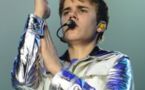 VIDEO Justin Bieber, pris d'un malaise en plein concert, vomit sous le nez de ses fans