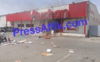 Les militants d'Ousmane Sonko incendient le magasin Auchan Liberté 6