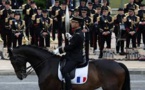 JO 2024: la flamme olympique arrive à Paris pour le 14-Juillet