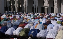 Tabaski 2011: Un imam de la banlieue met en garde les jeunes contre les consignes pour la violence ou la révolte