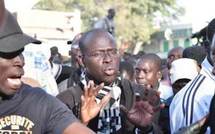 Bamba Dièye parade dans les rues de Ndar