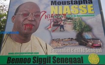 Sénégal - Badigeonnage des affiches : Le candidat Moustapha Niasse maquillé en vampire