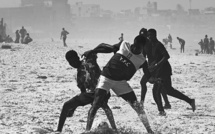 Non respect du couvre-feu à Yoff : des jeunes continuent toujours jouer au football dans la plage