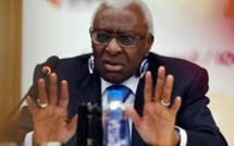 L'ironie de Lamine Diack à la barre: "La rue où j’ai grandi était à mi-chemin entre la prison et le stade. Tout petit, j’ai choisi le stade"