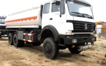 (Dernière minute) Un  camion citerne se renverse sur la route de Mbour : Un blessé grave et des litres de carburant sur le goudron