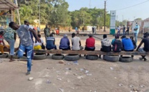 Ziguinchor: des jeunes barrent la route à des convois de l'Armée malgré des tirs de sommation